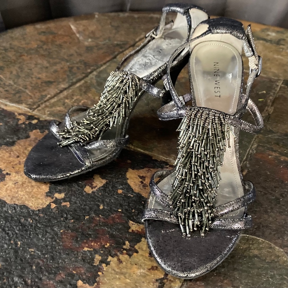 SALE! Nine West Snookie Pewter Silver Metallic Bead Fringe Sexy Night Sz 5.5